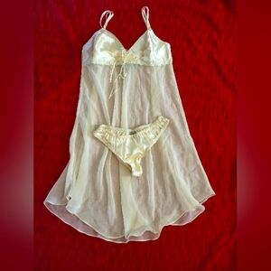 NWOT Elegant Cream Lingerie Set, Size S